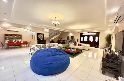 Living Room image for: Villa - 5 Bedrooms - 5 Bathrooms for rent in Janabiya - Northern Governorate, Image 1