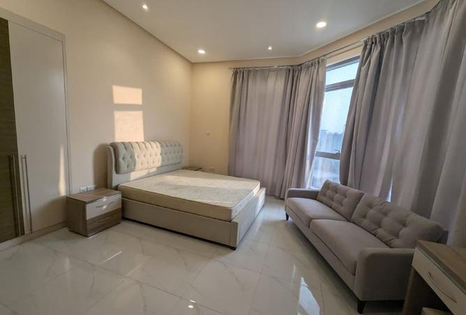 982083 - Property Image 2