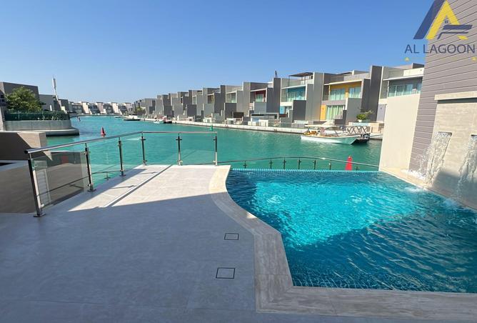 975439 - Property Image 2