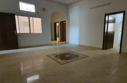 Empty Room image for: Apartment - 2 Bedrooms - 2 Bathrooms for rent in Arad - Muharraq Governorate, Image 1