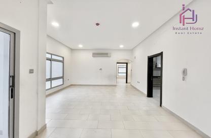 Apartment - 2 Bedrooms - 3 Bathrooms for rent in Janabiya - Northern Governorate