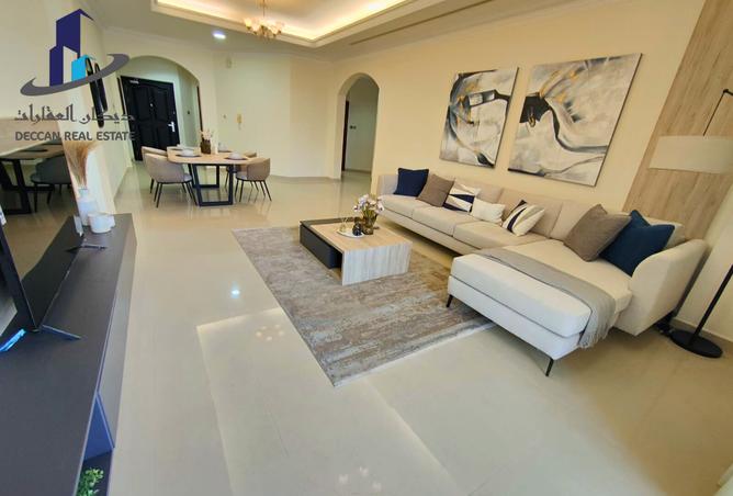 Apartment - 2 Bedrooms - 2 Bathrooms for rent in Manama Souq - Manama - Capital Governorate