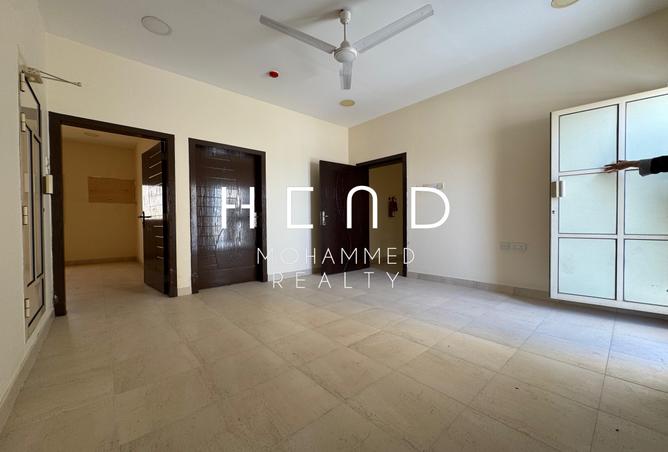 956952 - Property Image 2