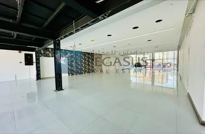 Show Room - Studio - 2 Bathrooms for rent in Seef - Capital Governorate