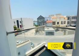 صورةشرفة لـ: فيلا - 7 غرف نوم - 7 حمامات للبيع في أمواج - المحرق, صورة 1