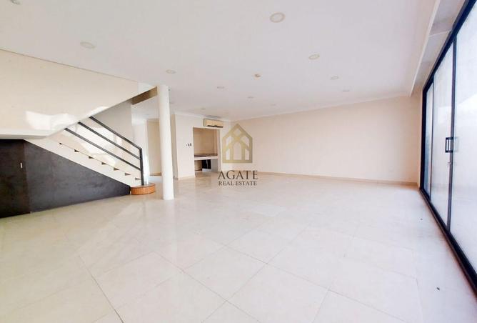 983537 - Property Image 2