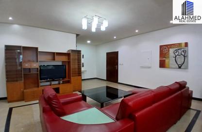 Apartment - 2 Bedrooms - 2 Bathrooms for rent in Busaiteen - Muharraq Governorate