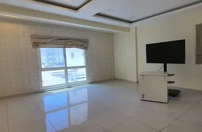 Apartment - 2 Bedrooms - 2 Bathrooms for rent in Hidd - Muharraq Governorate