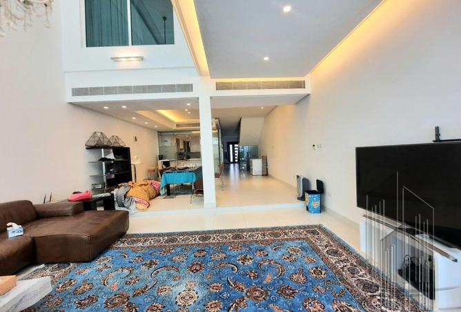 967189 - Property Image 3