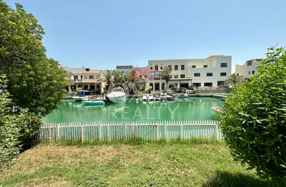 فيلا - 3 غرف نوم - 4 حمامات للايجار في مدينة المرسى - أمواج - المحرق
