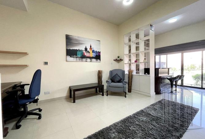 957526 - Property Image 2