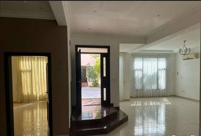 953631 - Property Image 2