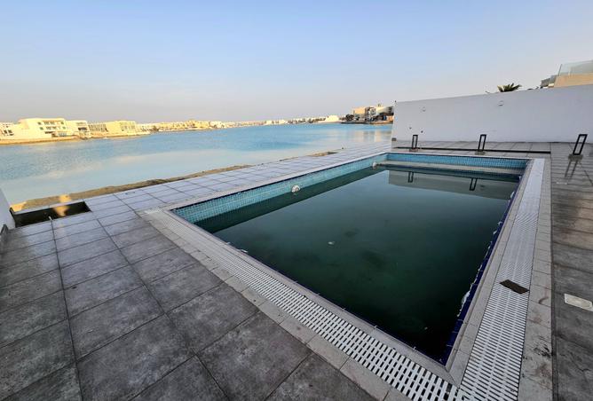 992065 - Property Image 2