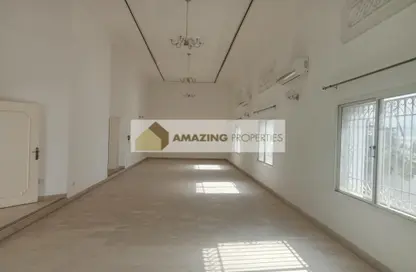 Villa - 4 Bedrooms - 4 Bathrooms for rent in Tubli - Central Governorate