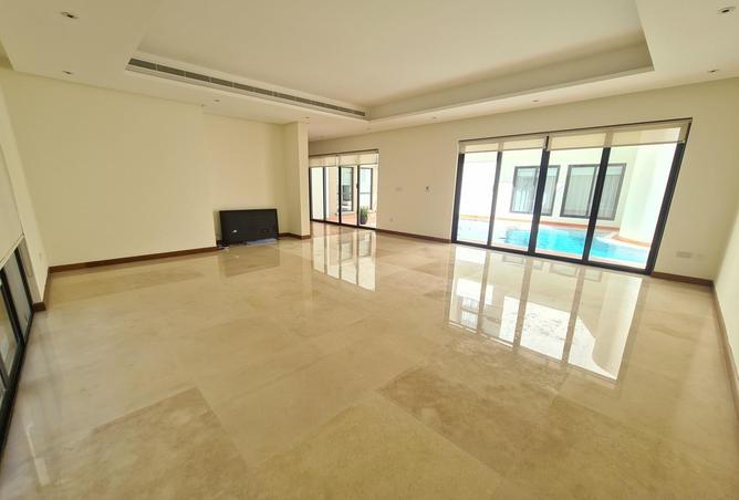 930772 - Property Image 2
