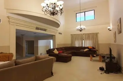 Villa - 4 Bedrooms - 5 Bathrooms for rent in Busaiteen - Muharraq Governorate