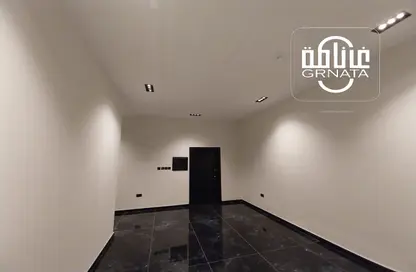 Empty Room image for: Apartment - 1 Bedroom - 1 Bathroom for rent in Janabiya - Northern Governorate, Image 1