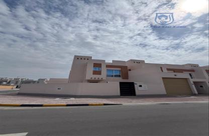 Villa - 4 Bedrooms - 5 Bathrooms for sale in Jannusan - Northern Governorate