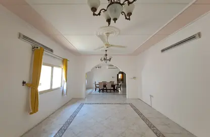 Apartment - 3 Bedrooms - 3 Bathrooms for rent in Mahooz - Manama - Capital Governorate