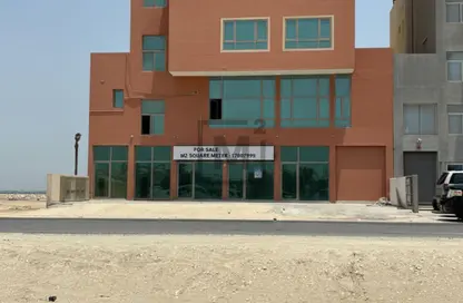 عمارة بالكامل - 8 غرف نوم - 8 حمامات للبيع في الحد - المحرق