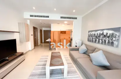 Living / Dining Room image for: Apartment - 1 Bedroom - 2 Bathrooms for rent in Amwaj Marina - Amwaj Islands - Muharraq Governorate, Image 1