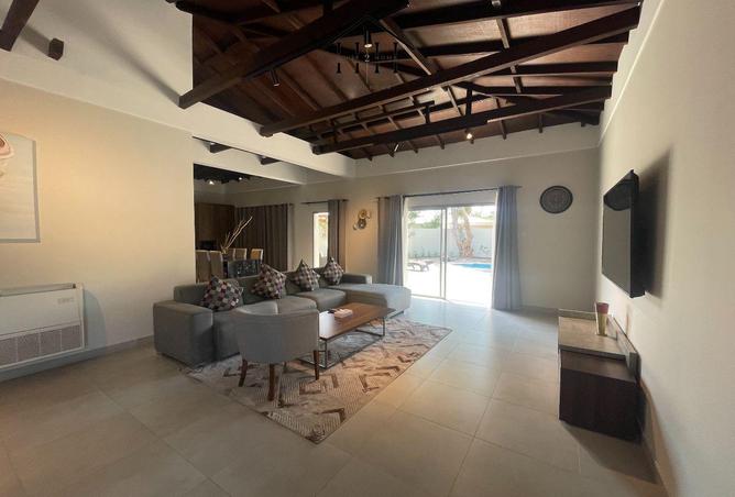 964235 - Property Image 2