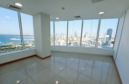 Empty Room image for: Office Space - Studio - 6 Bathrooms for rent in Seef - Capital Governorate, Image 1