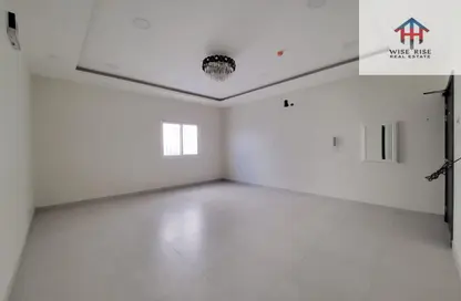 شقة - 3 غرف نوم - 2 حمامات للايجار في عراد - المحرق