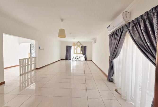 981144 - Property Image 2