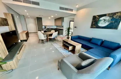 Living / Dining Room image for: Apartment - 2 Bedrooms - 2 Bathrooms for rent in Sanabis - Manama - Capital Governorate, Image 1