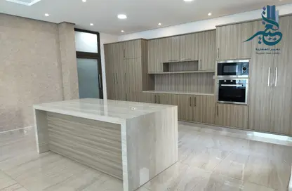 Kitchen image for: Villa - 4 Bedrooms - 4 Bathrooms for rent in Saar - Northern Governorate, Image 1