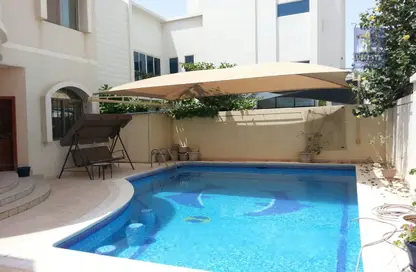 Pool image for: Villa - 4 Bedrooms - 5 Bathrooms for rent in Galali - Muharraq Governorate, Image 1