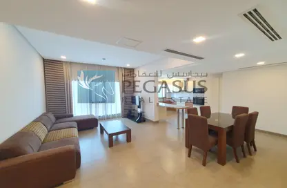 Living / Dining Room image for: Apartment - 2 Bedrooms - 2 Bathrooms for rent in Saar - Northern Governorate, Image 1