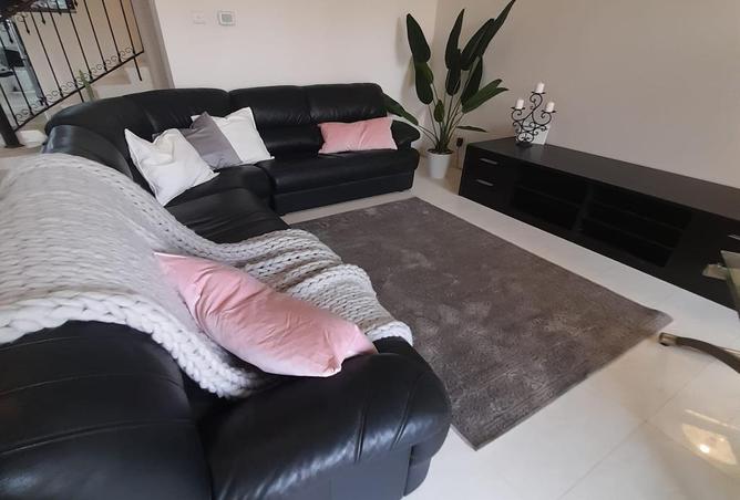 985705 - Property Image 3