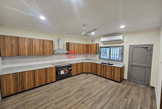 895532 - Property Image 2