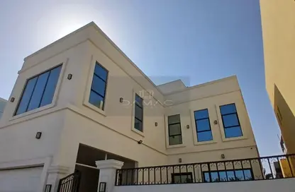 فيلا - 6 غرف نوم - 7 حمامات للبيع في الجنبية - المحافظة الشمالية