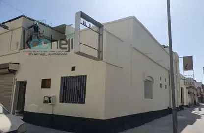 Villa - 3 Bedrooms - 3 Bathrooms for sale in Isa Town - Central Governorate