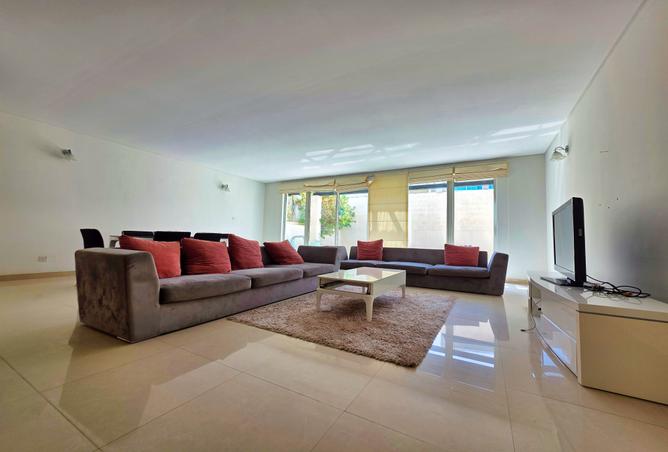 956939 - Property Image 3