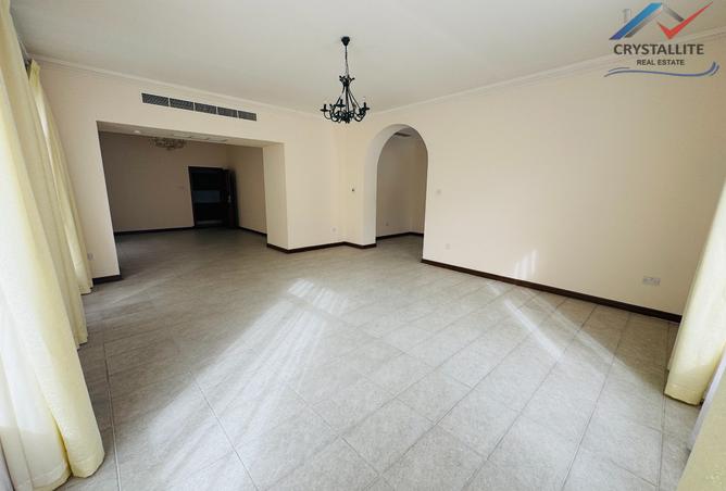 915386 - Property Image 3