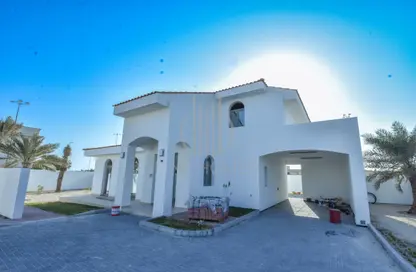Villa - 4 Bedrooms - 4 Bathrooms for rent in Janabiya - Northern Governorate