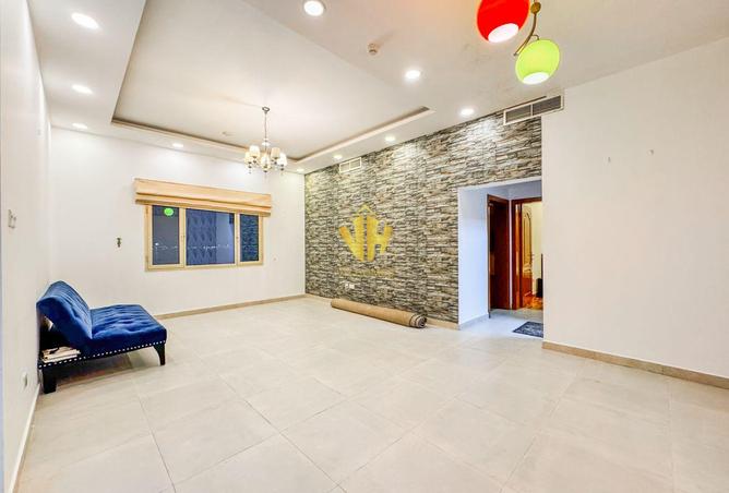 960236 - Property Image 2