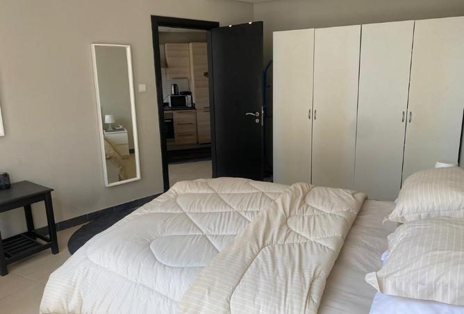 982129 - Property Image 2