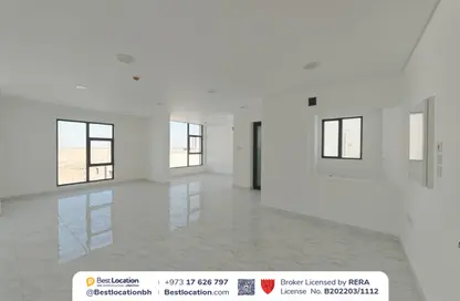 Office Space - Studio - 2 Bathrooms for rent in Janabiya - Northern Governorate
