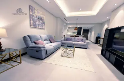 Living Room image for: Apartment - 2 Bedrooms - 3 Bathrooms for rent in Seef - Capital Governorate, Image 1