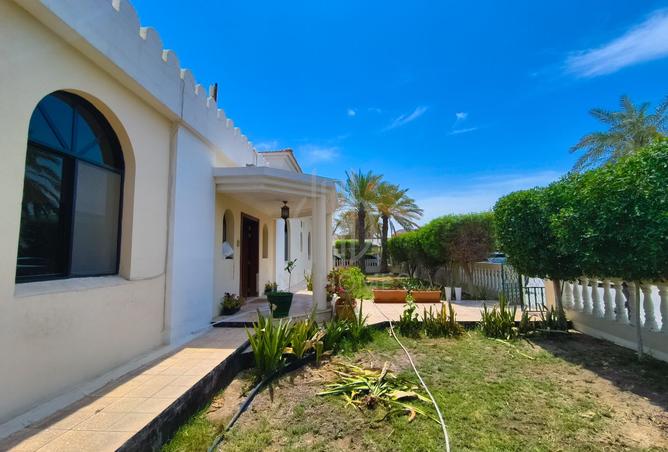 985819 - Property Image 2