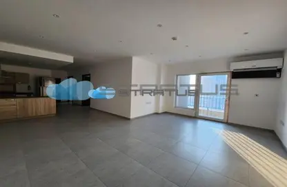 Apartment - 2 Bedrooms - 2 Bathrooms for rent in Sanabis - Manama - Capital Governorate