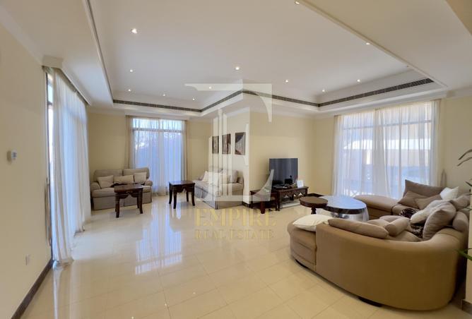 956185 - Property Image 2