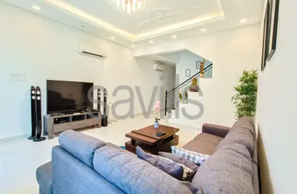 Living Room image for: Villa - 4 Bedrooms - 4 Bathrooms for rent in Busaiteen - Muharraq Governorate, Image 1