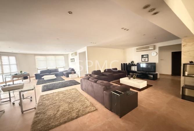 979694 - Property Image 2