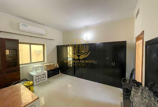960995 - Property Image 2